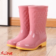 รองเท้าบูทกันฝนทรงสูงผู้หญิงสไตล์เกาหลี กันน้ำกันลื่นทนต่อการสึกหรอ รองเท้าทำงานวันฝนตก