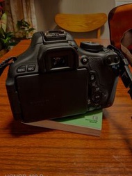 Canon EOS 600D 單反相機，連18-55mm鏡頭、原廠充電器、多一舊原廠後備電池