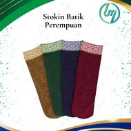 Stokin batik perempuan