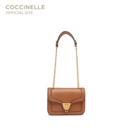 COCCINELLE กระเป๋าสะพายผู้หญิง รุ่น MARVIN TWIST CROSSBODY BAG 150201 สี CARAMEL