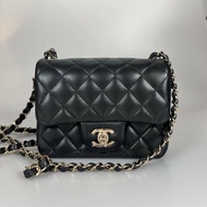 CHANEL 晶片款 A35200 黑羊皮淡金扣 COCO17 方胖子