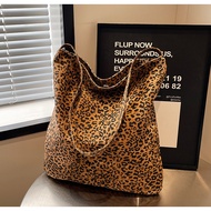 Leopard Print Canvas Tote Bag Womens Large Capacity Bag 2023 New Trendy Portable Commuting Bag Versa