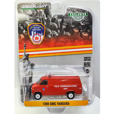 Greenlight 1:64 Scale 1989 GMC 30277 Alloy Simulation Car Model Static Collection Decorated Holiday 