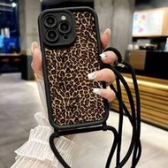 เคสโทรศัพท์ลายเสือดาวเพ้นท์มินิมอลร่องสีน้ำตาลพร้อมสายคล้องสะพายข้าง นุ่มกันกระแทก สำหรับ IPhone 16/