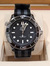 Omega Seamaster 海馬 Diver 300M 43.5毫米 黑色陶瓷表殼 配襯 NATO表帶