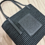 Loewe黑草編包