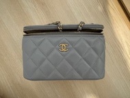 Chanel 金球羊皮長盒子