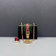 Gucci古馳 黑金全皮Sylvie小號塞爾維亞鏈條包