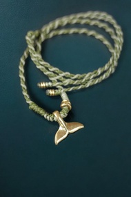 尋找你的小幸運-黃銅鯨魚尾蠟繩編項鍊01