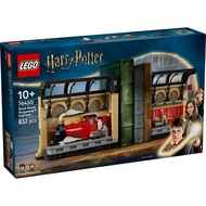 LEGO Harry Potter 76450 Book Nook: Hogwarts Express (832 Pieces)