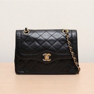 CHANEL 中古巴黎限定鴛鴦扣單肩包小號黑色羊皮1開肩背包