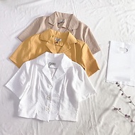 Áo sơ mi nữ cộc tay cổ vest kiểu croptop dáng suông phối 3 khuy to trẻ trung