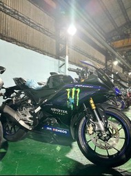 YAMAHA R15