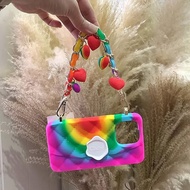 【Candies】經典彩虹小香風晚宴包 - iPhone 13 / 13 Pro 情人節