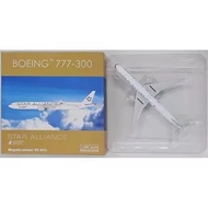 [Ready Stock] PH 1/400 Airplane Model Singapore Airlines Boeing 777-300 Starry Sky League 9V-SYL All