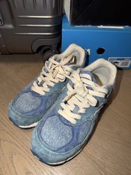 New Balance 990v3