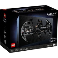 LEGO 76252 Batcave – Shadow Box