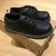 Dr Martens 黑色返學皮鞋