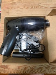 小型吸塵機。