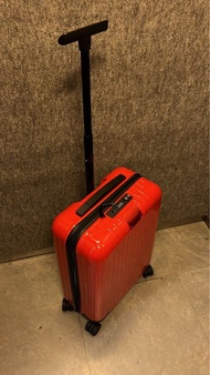 Rimowa essential lite cabin s 20吋 只用過一次上機 跟單和保養