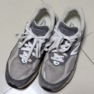 New Balance 990 V6