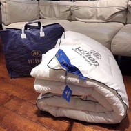 QUILT COMFORTER HILTON