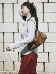 Bae-va กระเป๋าสะพายไหล่ หนังวัวแท้ - Vynt.