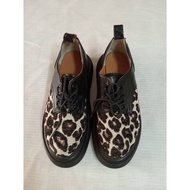 Japanese Cabinet Products Show Shoes