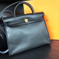 全新 Hermes Herbag 黑色防水料配金扣🤩🤩👏🏻👏🏻🌈🌈🌈 超難得有啊！