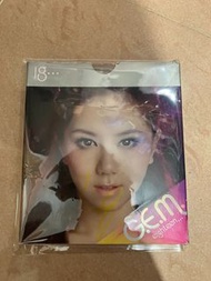 現貨 不出價不回覆 議價即封 G.E.M. 鄧紫棋  初版 親筆簽名 CD 18... Eighteen   面交只限寶琳站 12-8或順豐到付