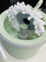 Bộ cây lau nhà xoay tay Lock&Lock ETM498MIT Corner 2 bông lau