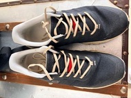 On Cloudventure Peak Loewe Black