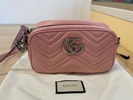 Gucci GG Marmont 春日粉色相機包 小號