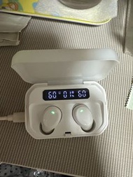 平價數顯TWS真無線藍牙耳機（入耳式，數碼電量顯示充電盒）