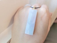 【親翠】天然翡翠 冰紫春帶彩撒烏雞18K金釦頭無事牌皮繩鎖骨鏈