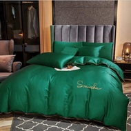 ชุดเครื่องนอนผ้าซาติน สีเขียวแก่ มีขนาดให้เลือกทั้ง3.5ฟุต 5ฟุต 6ฟุต พร้อมผ้านวมขนาด 6ฟุต