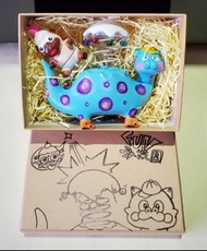 抽選1隻限定，dogdogbengpeng x Luumi Toy，ONEOFF，手繪上色，布丁狗+長頸富士山雷龍，Sofubi 吃貨恐龍Fun樂園，樹脂搪膠公仔，toyzeroplus