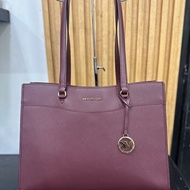 MK tote bag fit laptop used 10/10