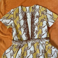 Preloved top Batik kultur. Barely used.