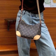 人氣經典款✨99新🆕LV路易威登Boulogne老花金扣牛角包單肩斜挎包