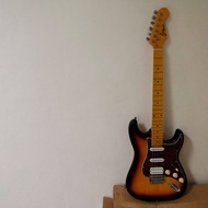 Siam music กีต้า์ไฟฟ้า รุ่น ST-112 สีซันเบิร์ด แถมฟรีกระเป๋า 1 ใบ สายแจ๊ค 1 เส้น และ ปิ๊กกีต้าร์ 2 ต