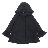 MONCLER Athelas 外套，成色極佳，帶有品牌標誌貼片、兜帽、荷葉邊袖口和背部褶襉。黑色。尺寸 8（童款），130 公分。正品。童裝。