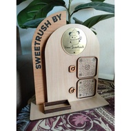 Arch qr code stand kayu ukir scan engrave laser tng e wallet social media