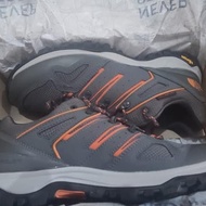 sepatu hiking TNF goretex baru original no 45