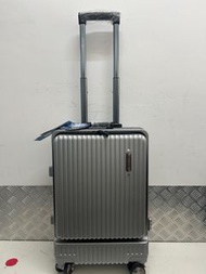 可上廉航：出口日本Peter Crown 20 吋登機前開蓋精緻型行李箱；Peter Crown 20 inch luggage for handcarry 55 x 36 x 23cm
