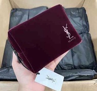 YSL Beaute Velvet Pouch Bag - กระเป๋ากำมะหยี่แดง   ไซส์ น่าเอ็นดู  12*9*4.5 cm  ไม่เทอะทะ