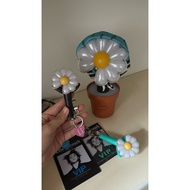 G-DRAGON OFFICIAL LIGHTSTICK chrysanthemum lightstick keyring - MINI KEYRING - DAISYBONG GD