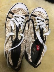 Coach球鞋，Size6.5，近新，比價美國二手的品質