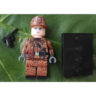 WW2 German in camo uniform 2 and armament