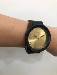 Nixon 金色錶盤手錶
